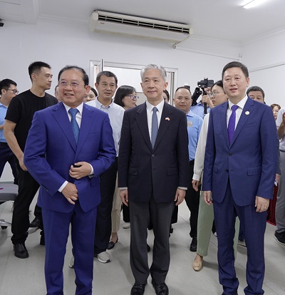 微笑明天在柬埔寨金边隆重举行救护车捐赠仪式 开展慈善行动