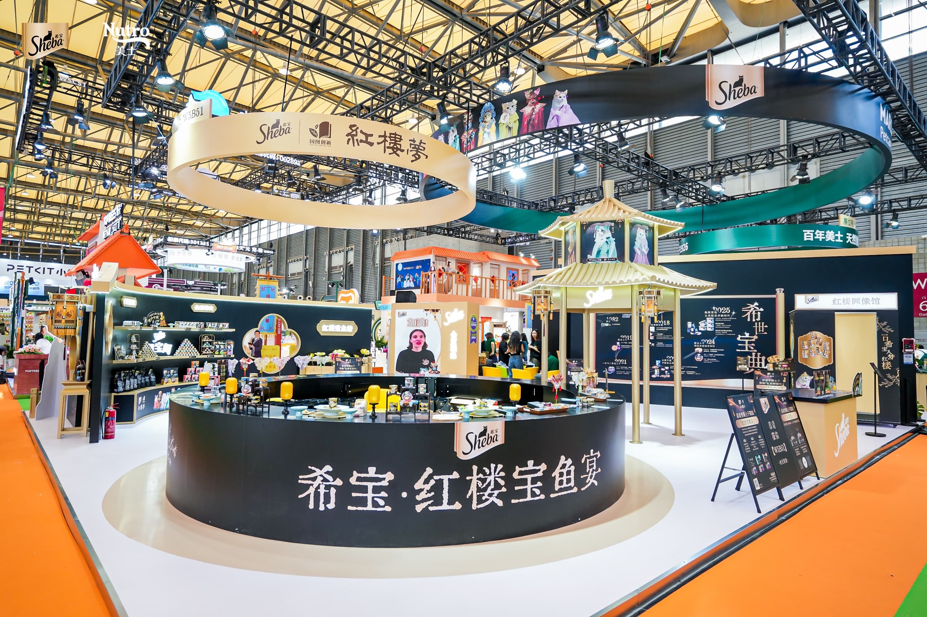 希宝“一口希宝·入梦红楼”主题展台.jpg