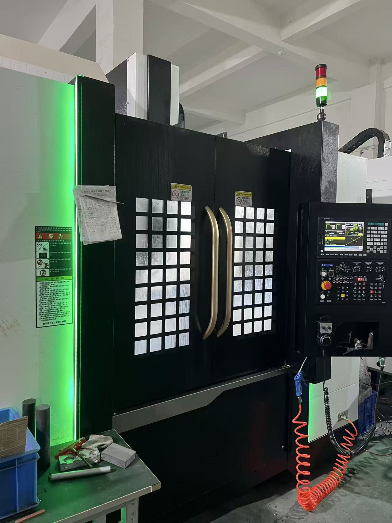 精密CNC加工车间一角